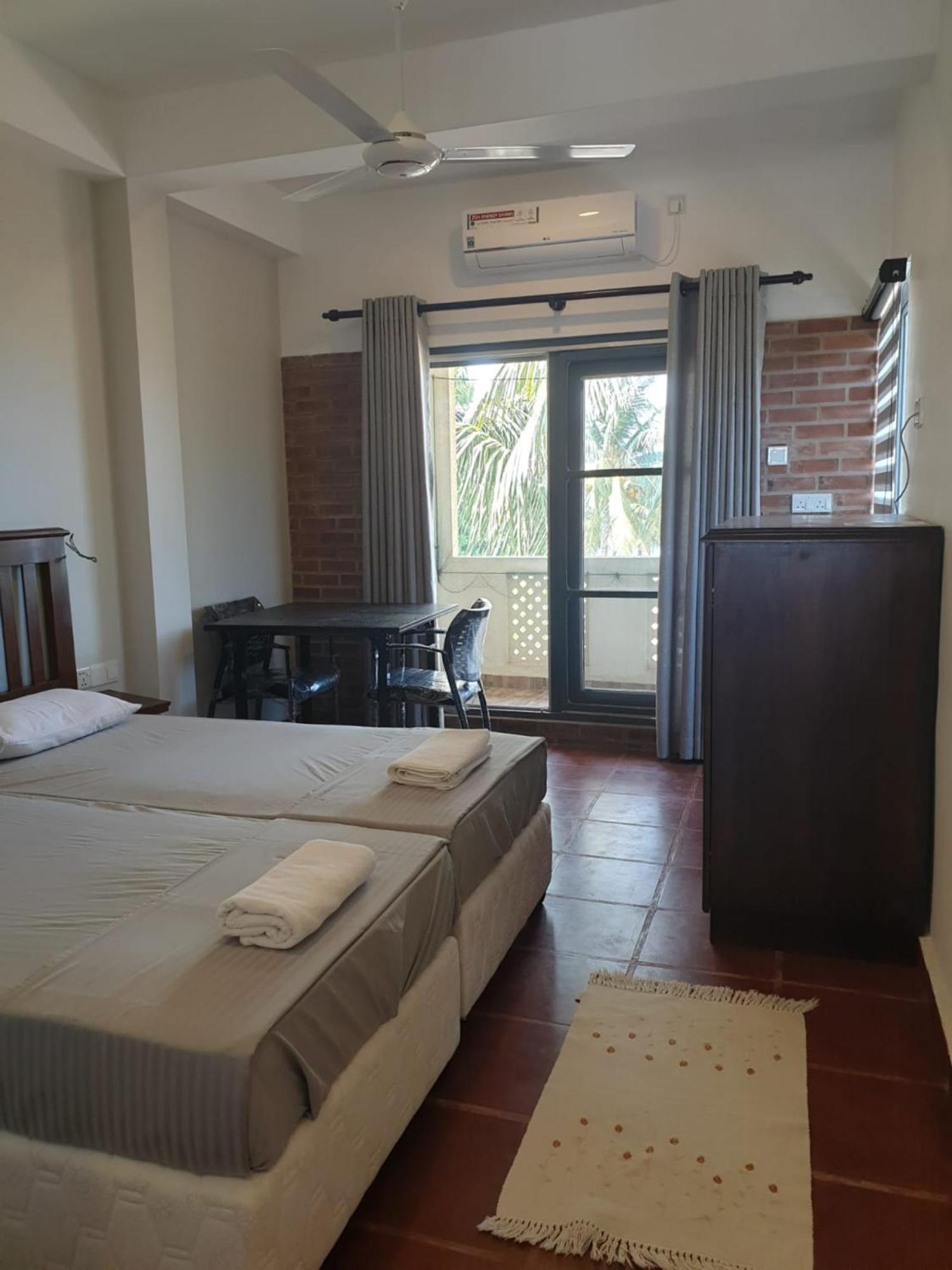 Janishi Residencies Hotel Negombo Exterior foto