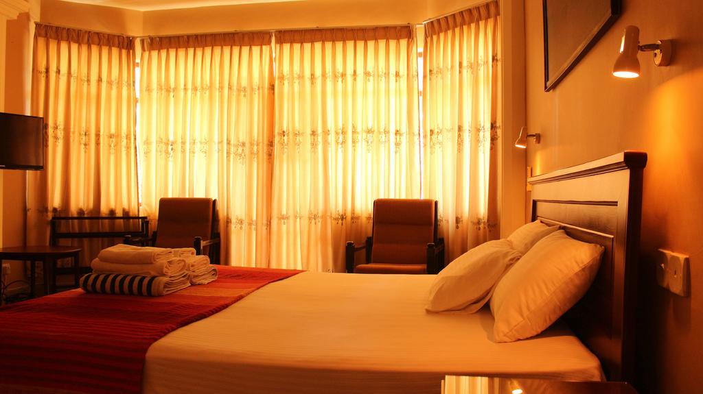 Janishi Residencies Hotel Negombo Quarto foto