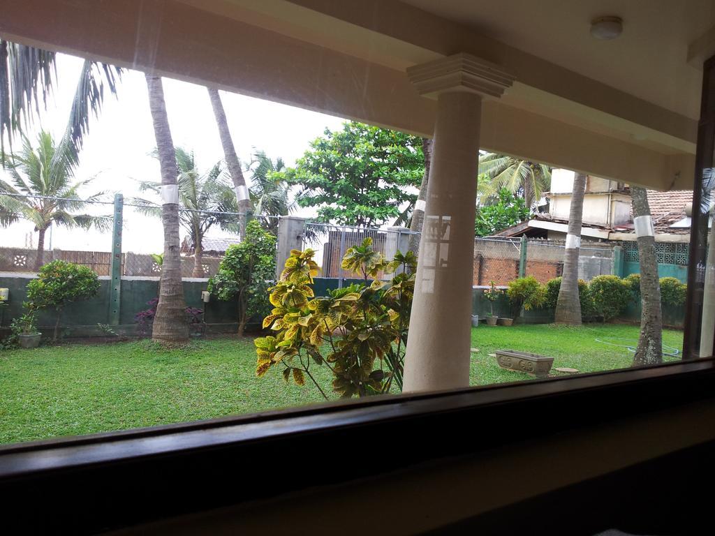 Janishi Residencies Hotel Negombo Quarto foto