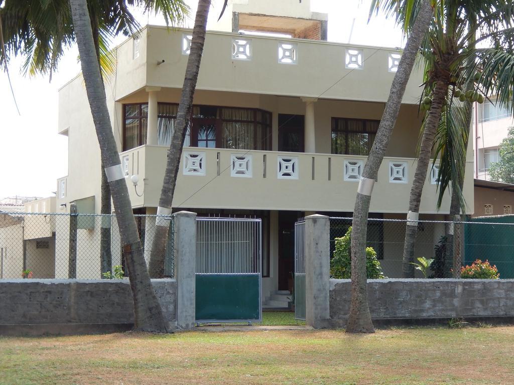 Janishi Residencies Hotel Negombo Quarto foto