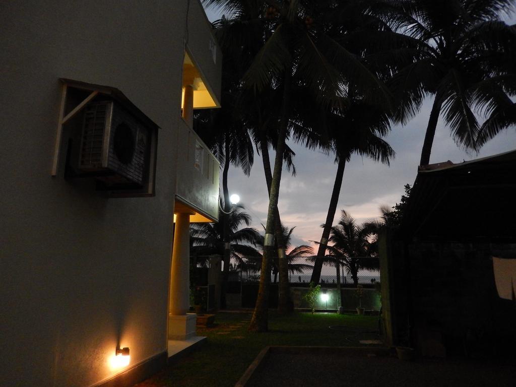 Janishi Residencies Hotel Negombo Exterior foto