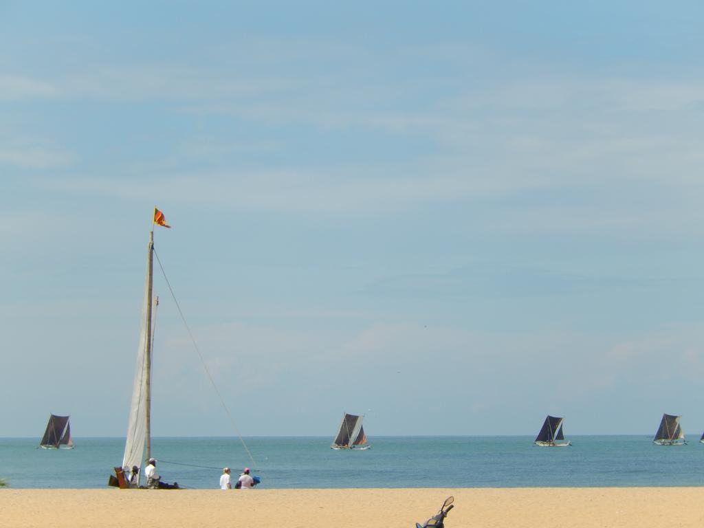Janishi Residencies Hotel Negombo Exterior foto