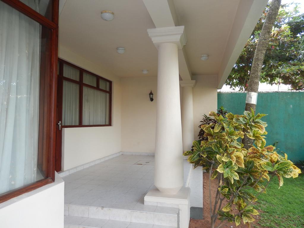Janishi Residencies Hotel Negombo Exterior foto