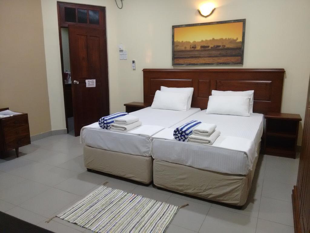 Janishi Residencies Hotel Negombo Exterior foto