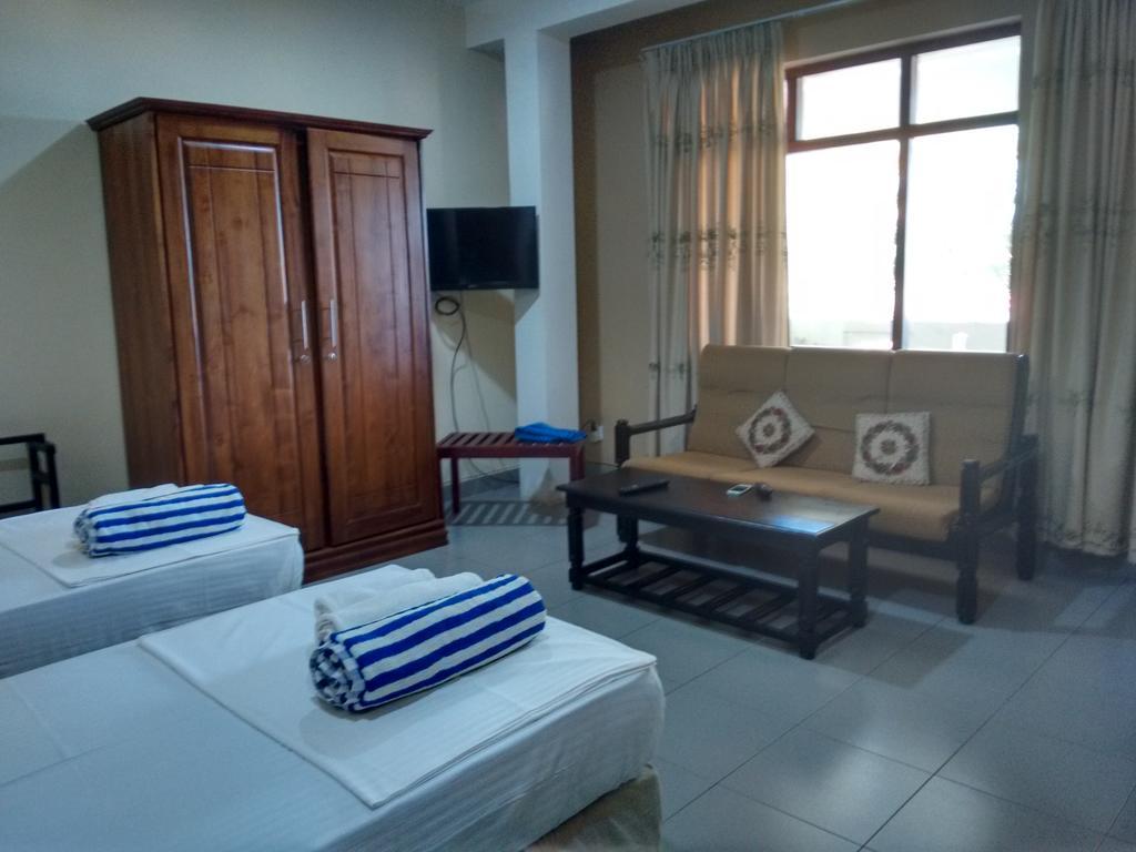 Janishi Residencies Hotel Negombo Exterior foto