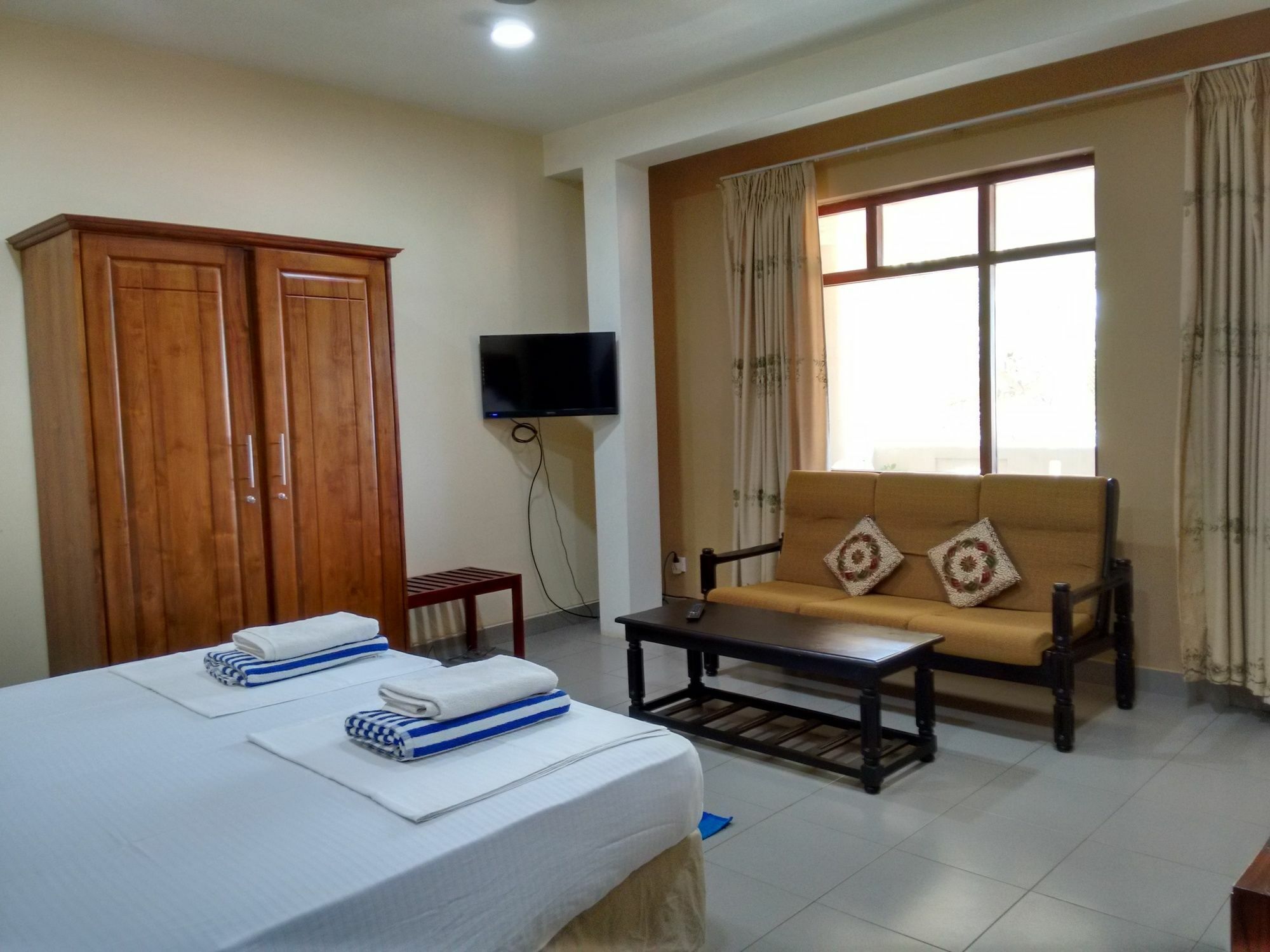 Janishi Residencies Hotel Negombo Exterior foto